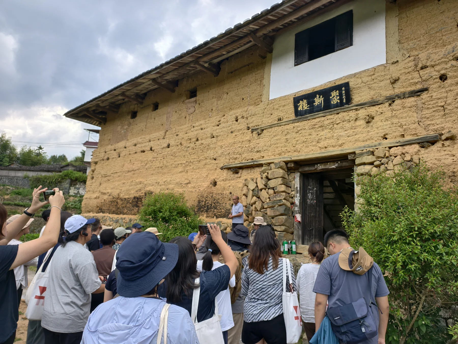 协助亚太地区能力建设工作坊参观赤石村